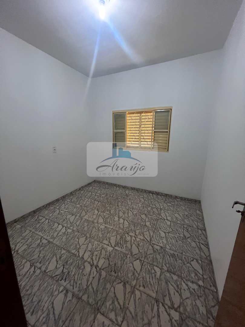 Casa para alugar com 2 quartos, 360m² - Foto 5