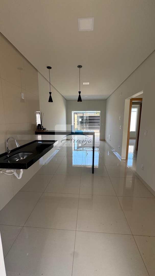 Casa à venda com 2 quartos, 104m² - Foto 2