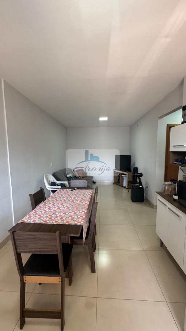 Casa à venda com 2 quartos, 120m² - Foto 2