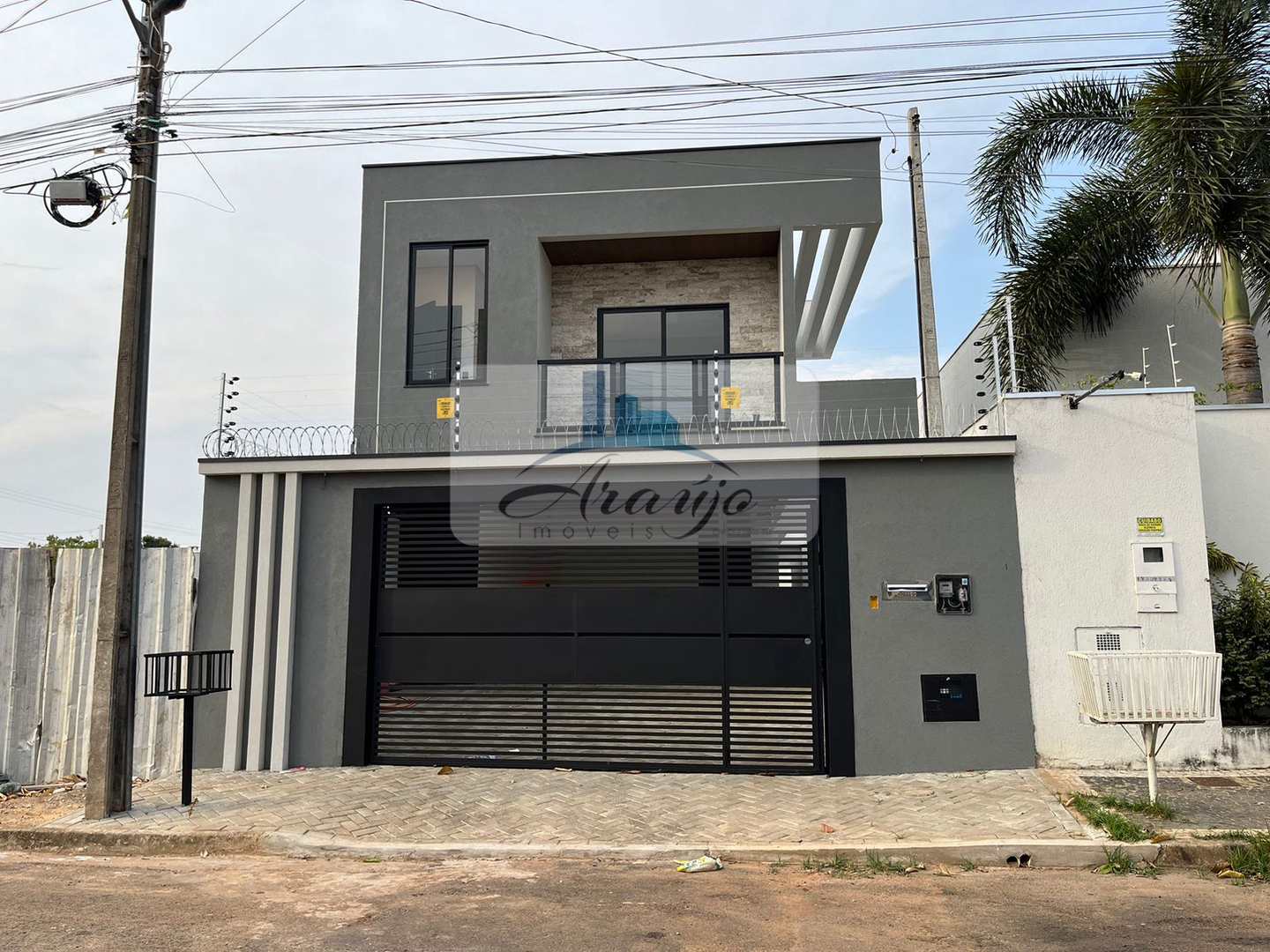 Sobrado à venda com 3 quartos, 225m² - Foto 1