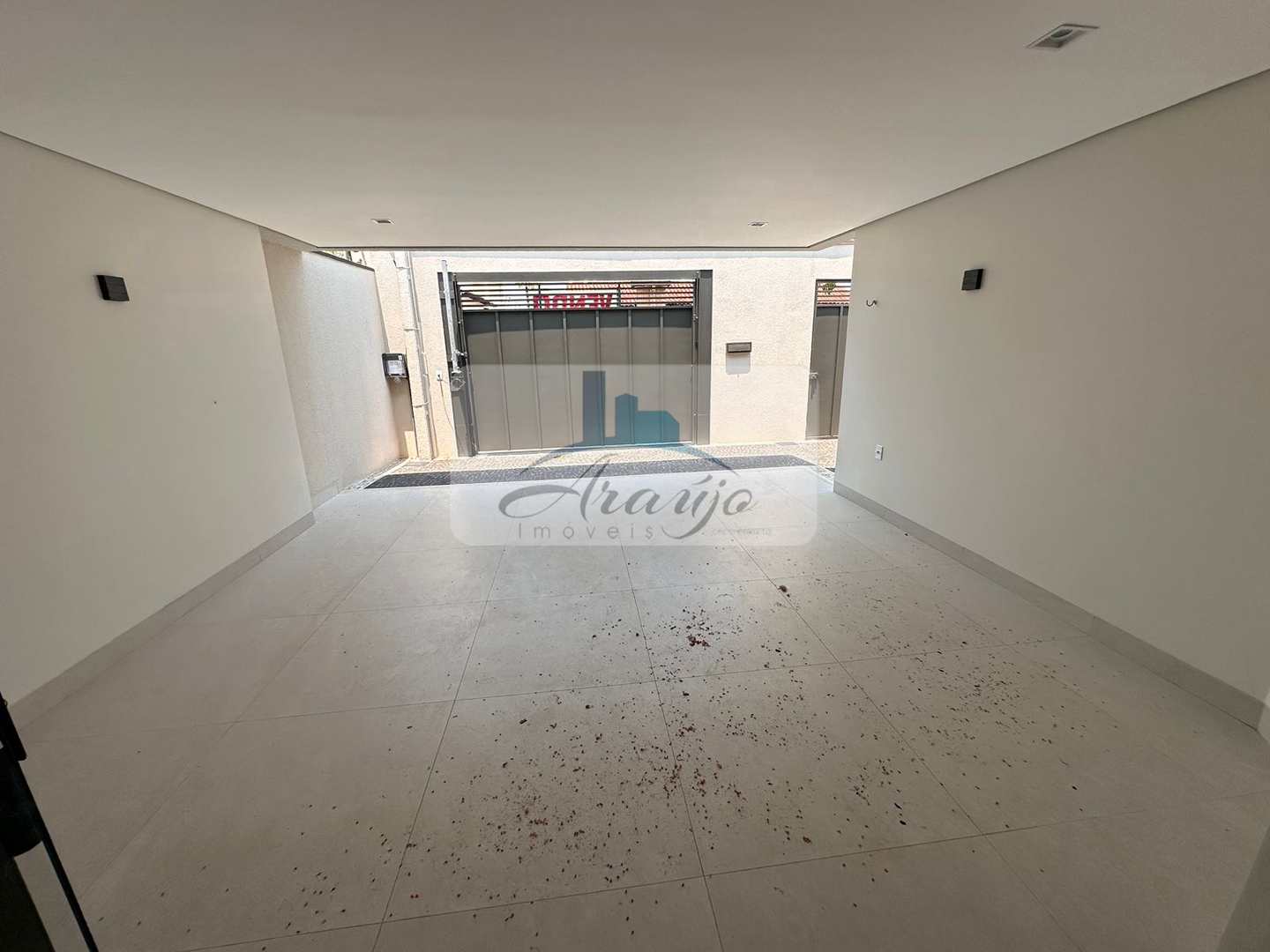 Casa à venda com 3 quartos, 200m² - Foto 2