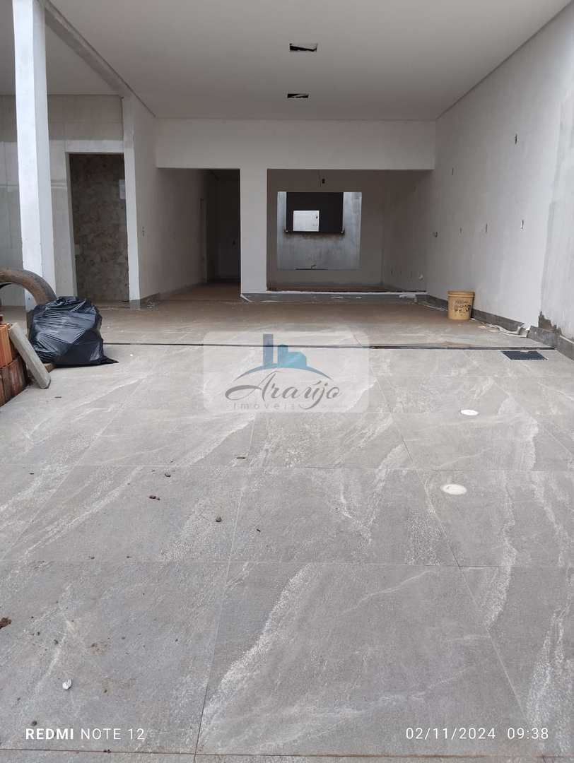 Casa à venda com 3 quartos, 250m² - Foto 2