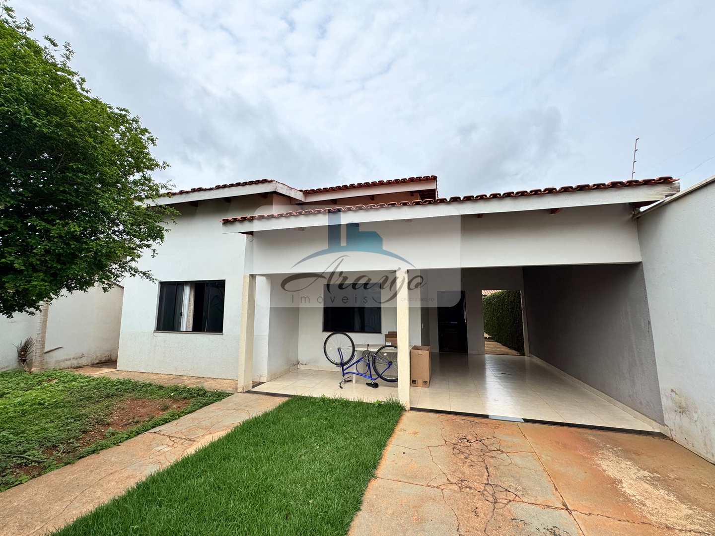 Casa à venda com 3 quartos, 360m² - Foto 1