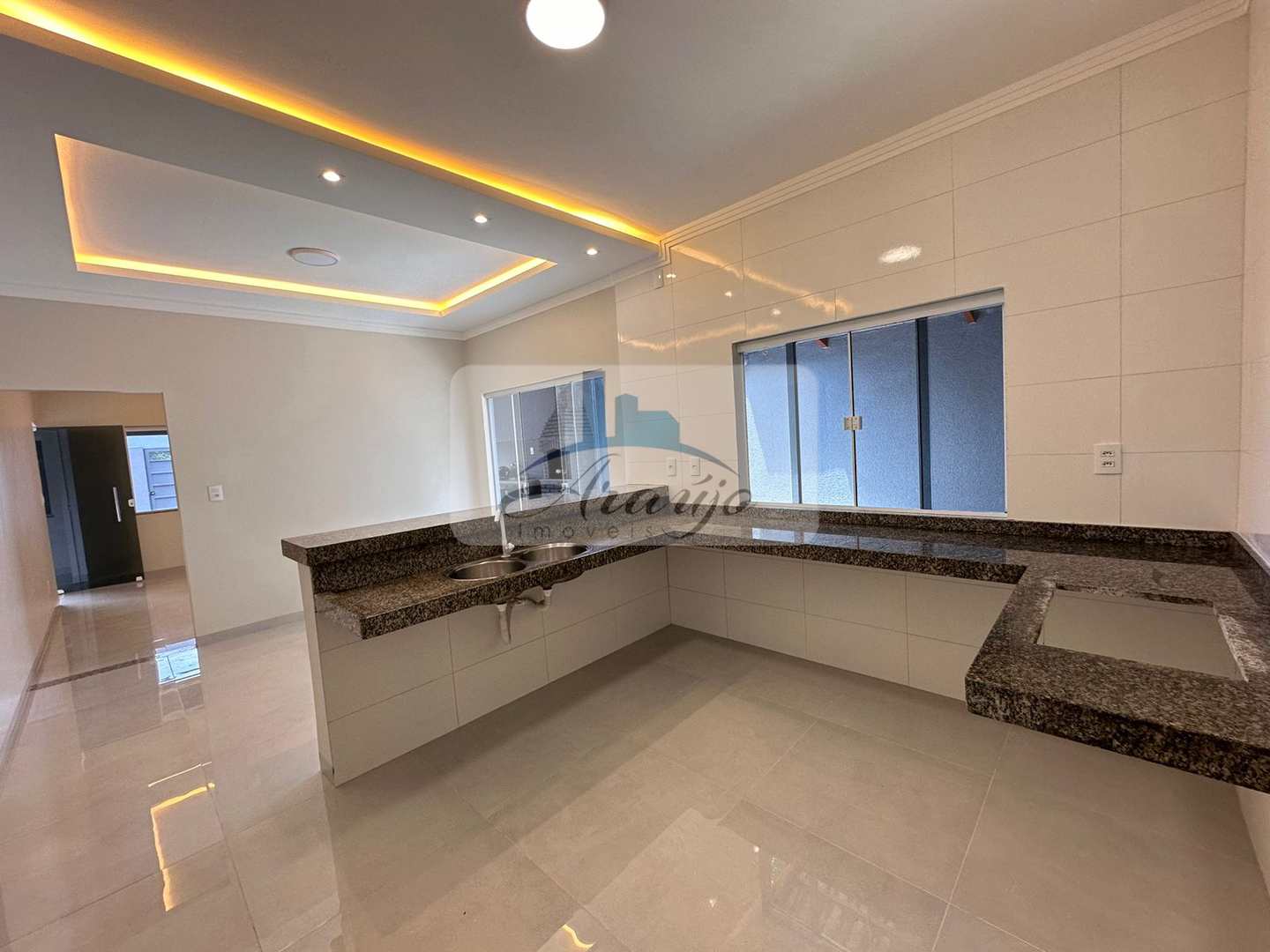 Casa à venda com 3 quartos, 300m² - Foto 4