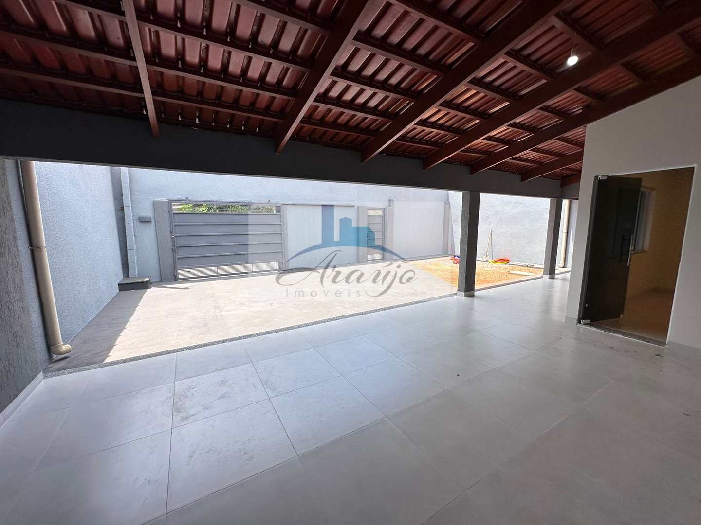 Casa à venda com 3 quartos, 300m² - Foto 2