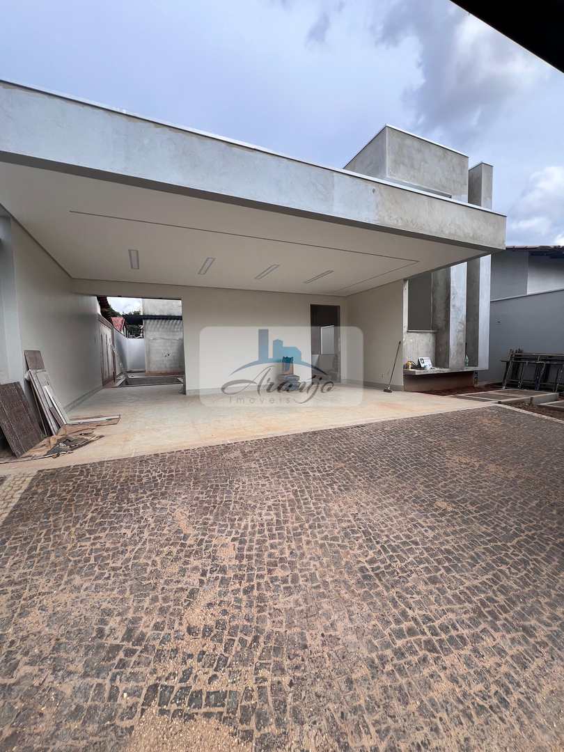 Casa à venda com 3 quartos, 362m² - Foto 1