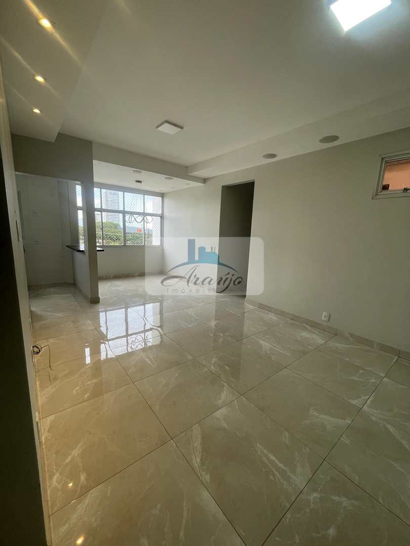 Apartamento à venda com 3 quartos, 102m² - Foto 2