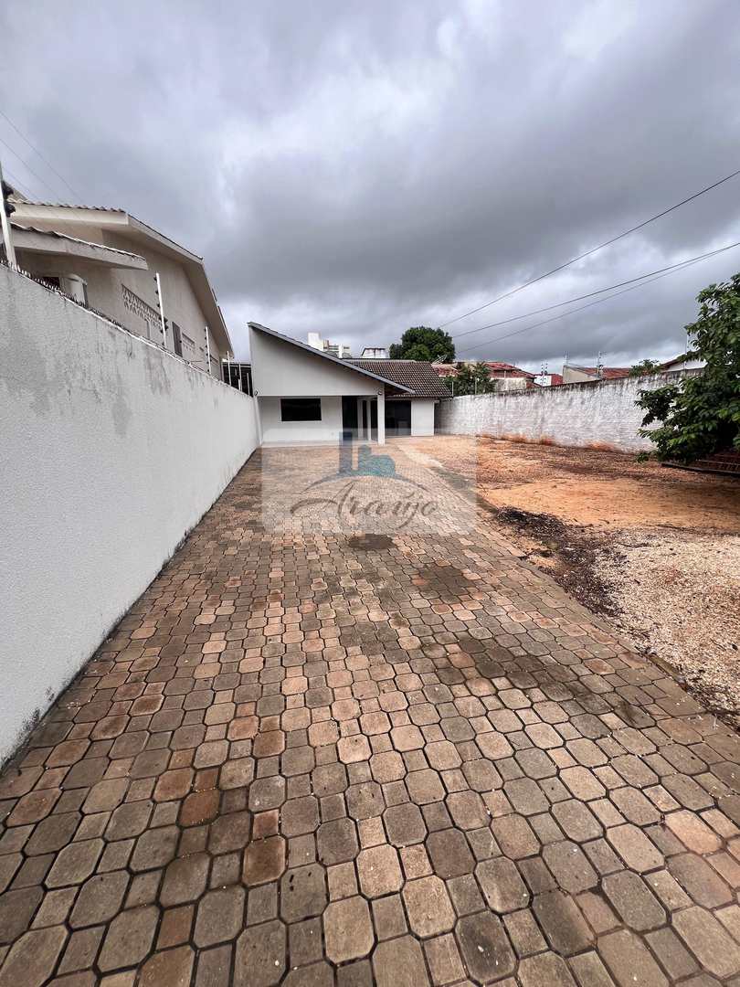 Casa para alugar com 2 quartos, 360m² - Foto 2