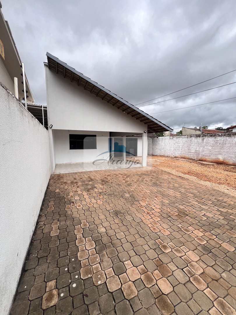 Casa para alugar com 2 quartos, 360m² - Foto 1