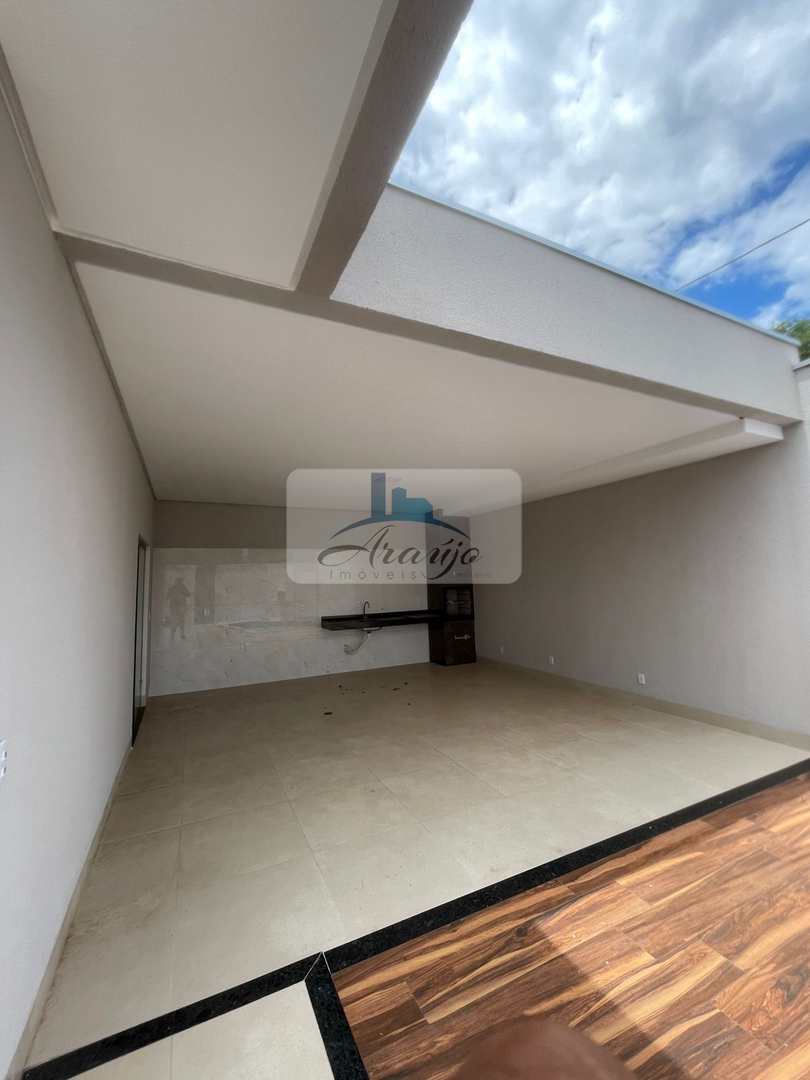 Casa à venda com 3 quartos, 225m² - Foto 3