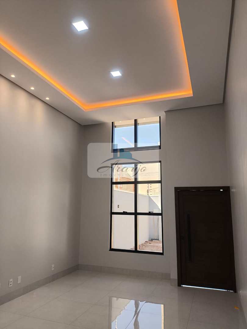 Casa à venda com 3 quartos, 240m² - Foto 2