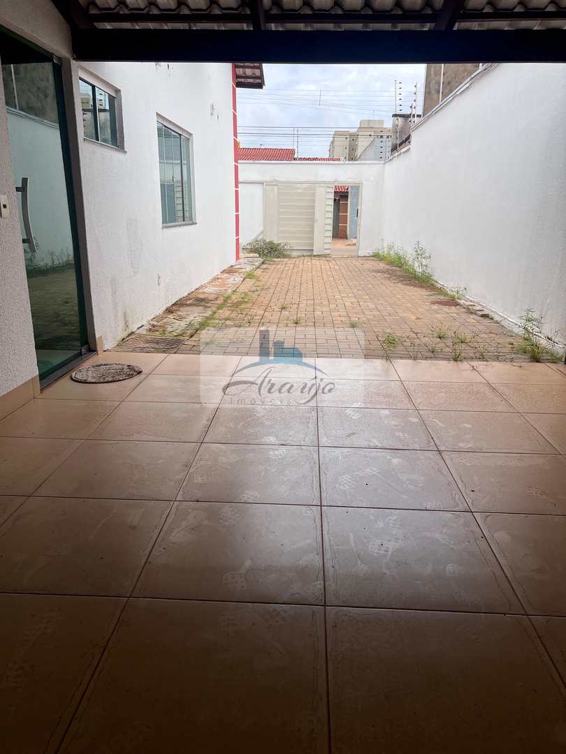 Casa para alugar com 3 quartos, 160m² - Foto 2