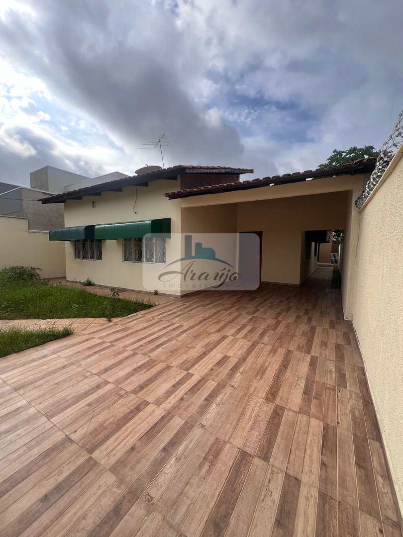 Casa para alugar com 3 quartos, 360m² - Foto 1