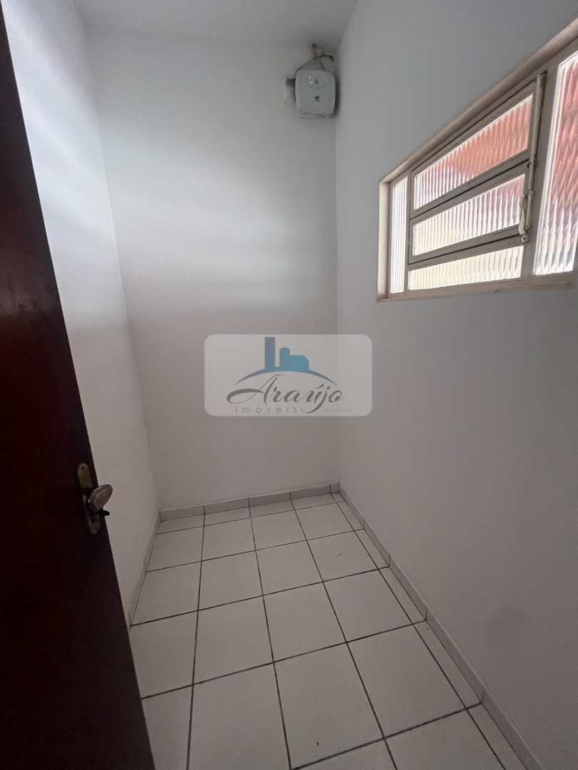 Casa para alugar com 3 quartos, 360m² - Foto 13