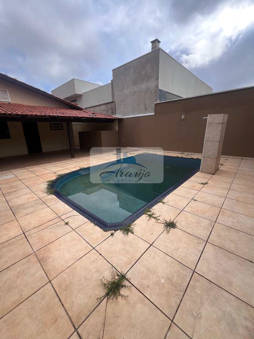 Casa para alugar com 3 quartos, 360m² - Foto 2