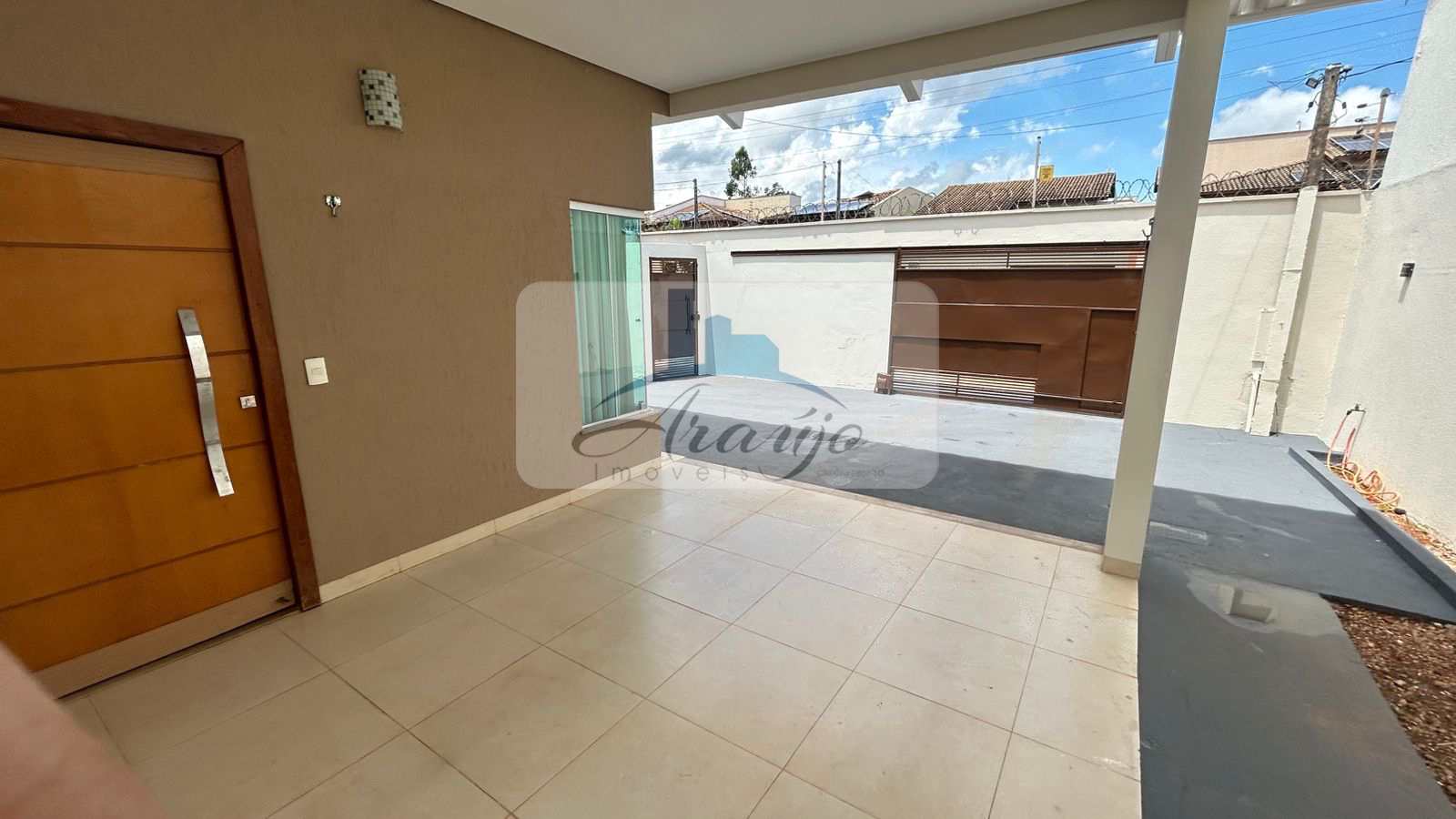 Casa à venda com 2 quartos, 240m² - Foto 2