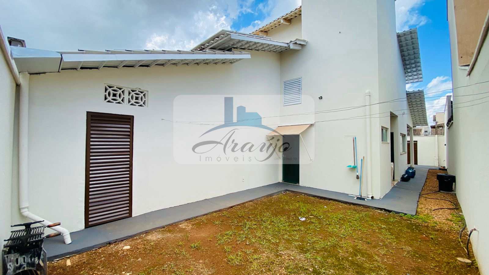 Casa à venda com 2 quartos, 240m² - Foto 15