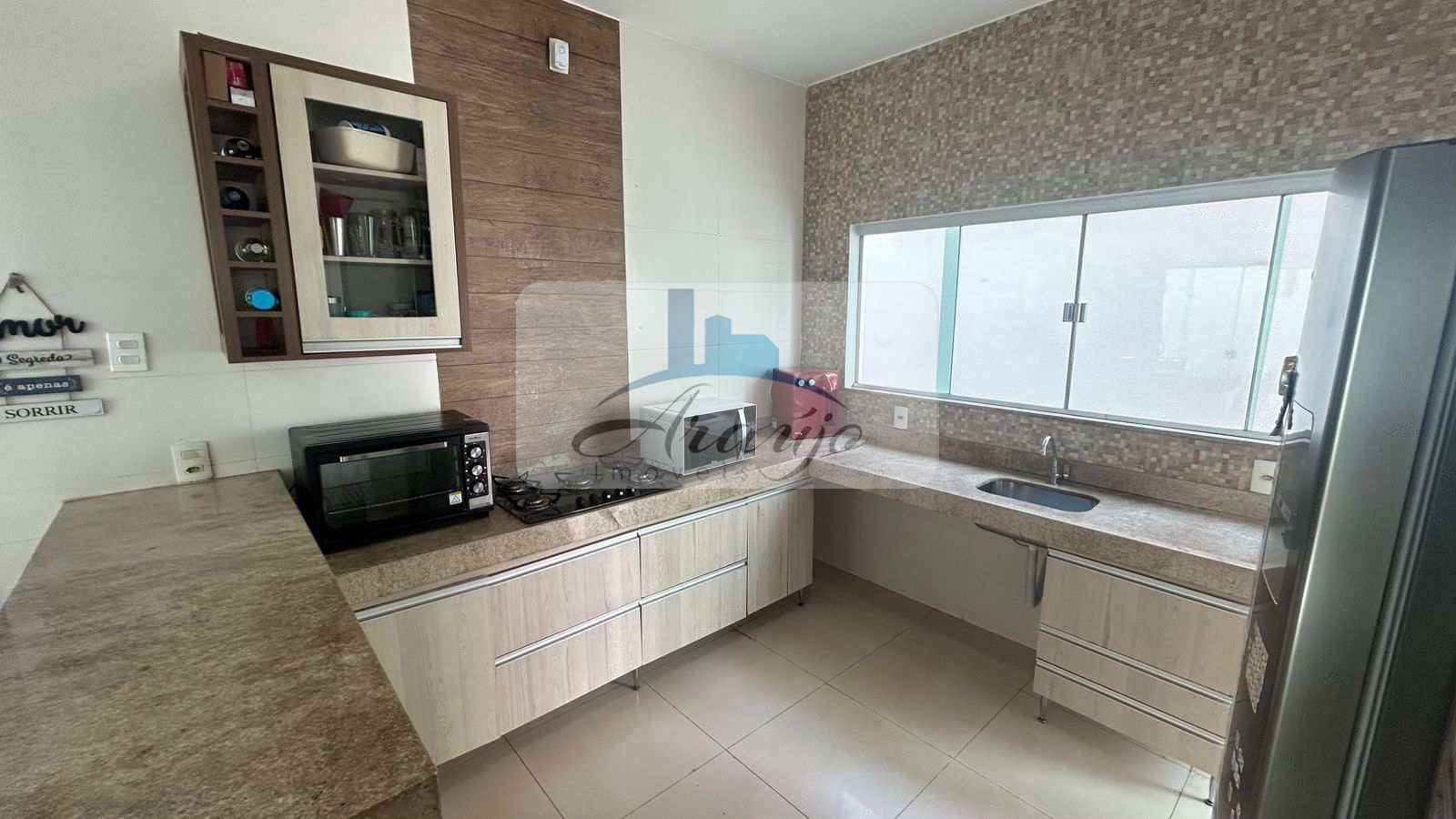 Casa à venda com 2 quartos, 240m² - Foto 4