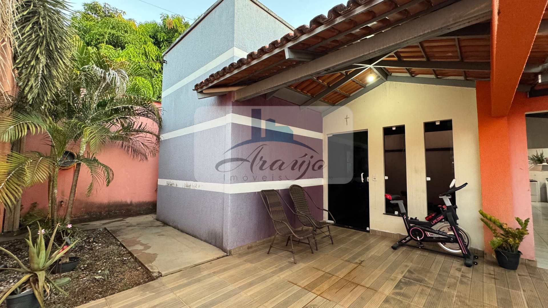 Casa à venda com 2 quartos, 300m² - Foto 1