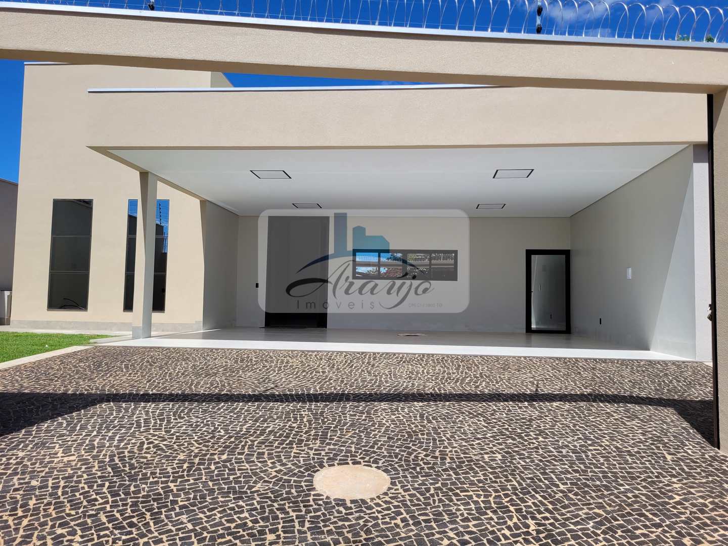 Casa à venda com 3 quartos, 456m² - Foto 1
