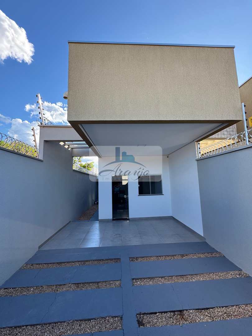 Casa à venda com 2 quartos, 150m² - Foto 1