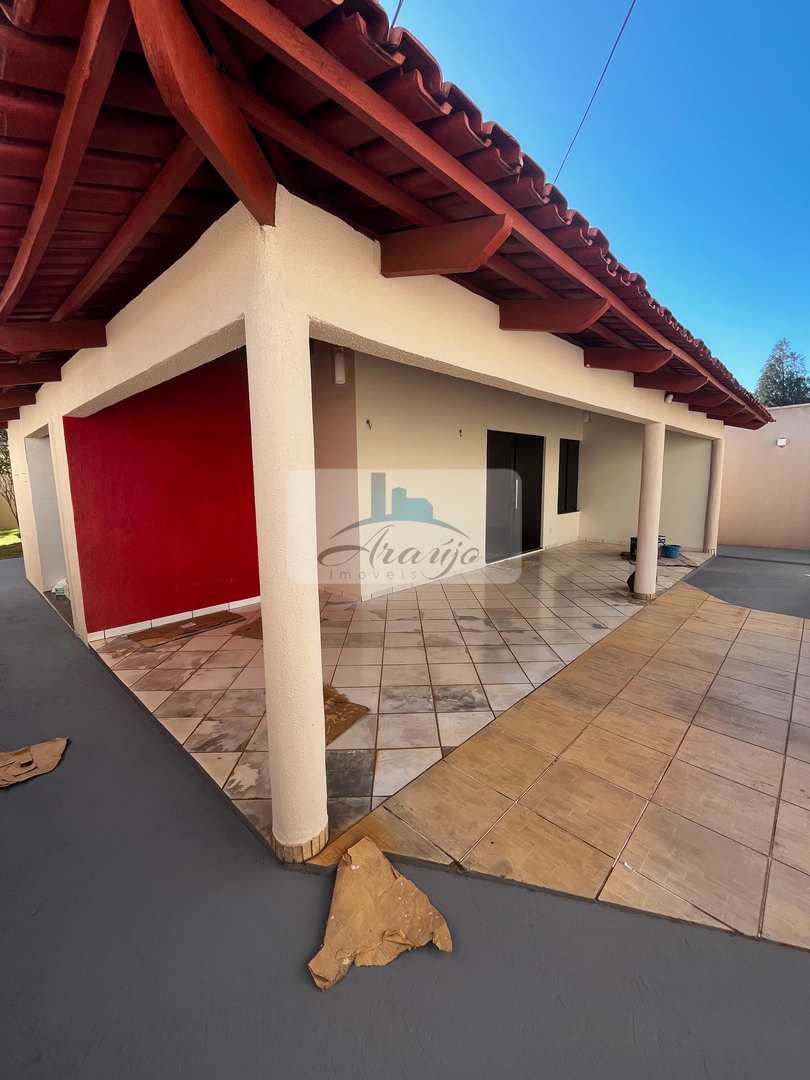 Casa para alugar com 2 quartos, 360m² - Foto 1