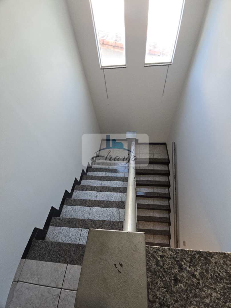 Sobrado para alugar com 2 quartos, 180m² - Foto 8