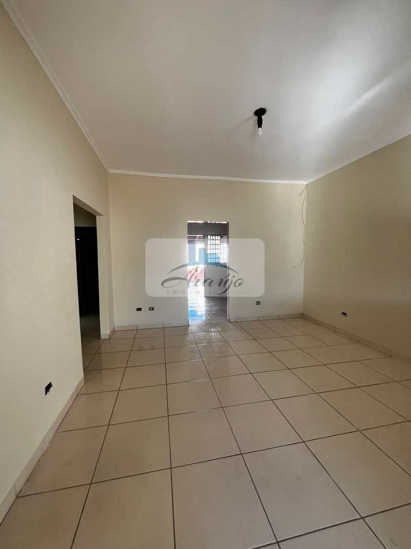 Casa para alugar com 3 quartos, 300m² - Foto 2