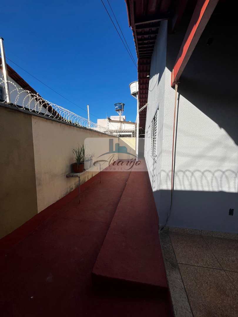 Casa para alugar com 3 quartos, 300m² - Foto 9