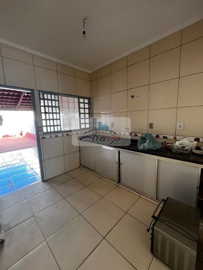 Casa para alugar com 3 quartos, 300m² - Foto 3