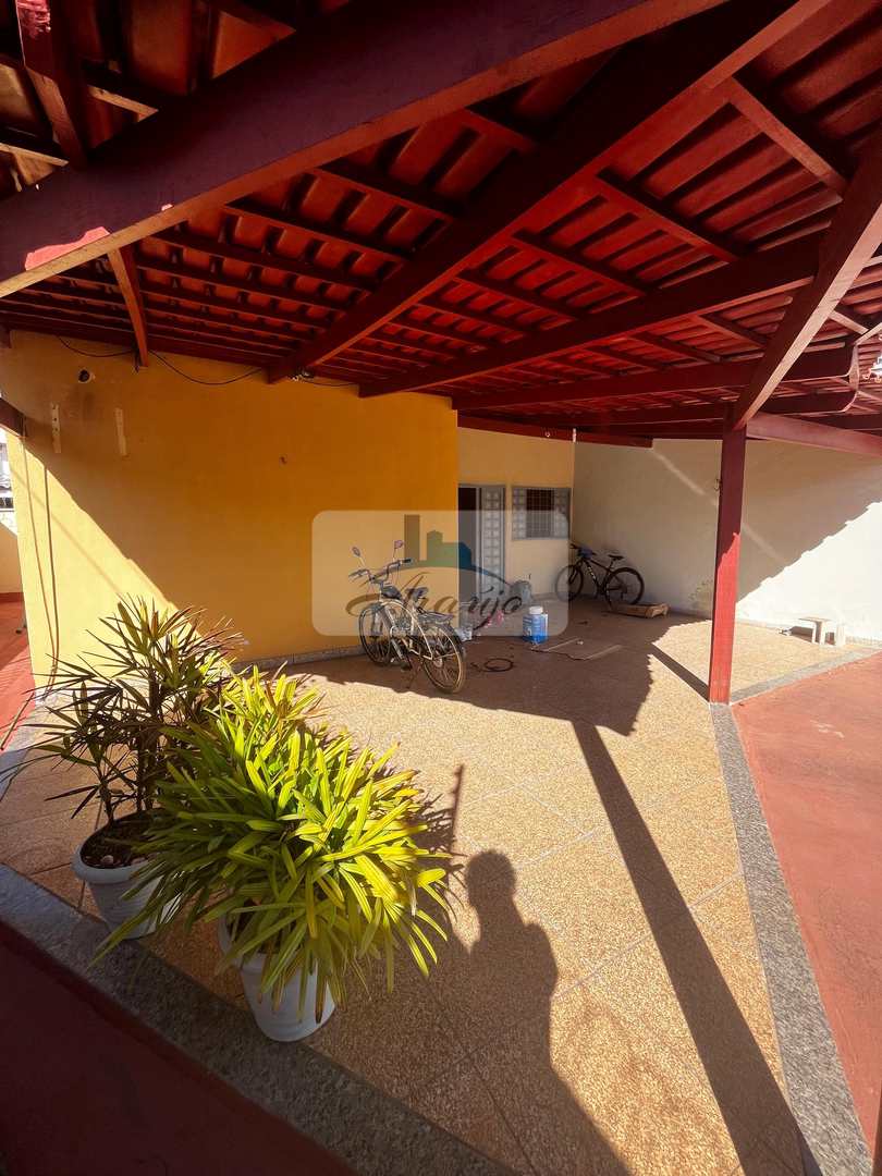 Casa para alugar com 3 quartos, 300m² - Foto 1