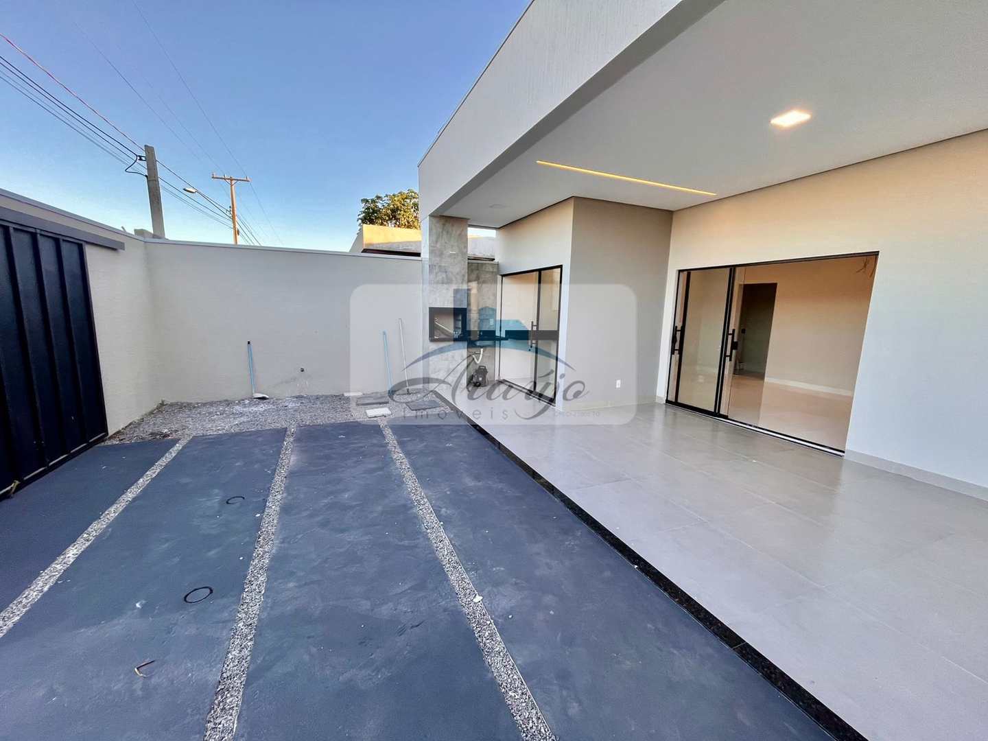 Casa à venda com 3 quartos, 182m² - Foto 2