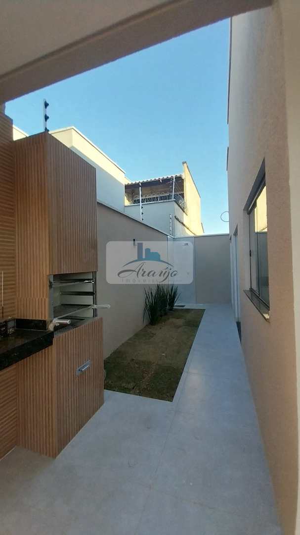 Casa à venda com 2 quartos, 140m² - Foto 2
