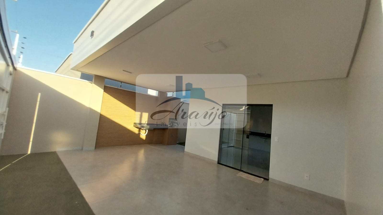 Casa à venda com 2 quartos, 140m² - Foto 1