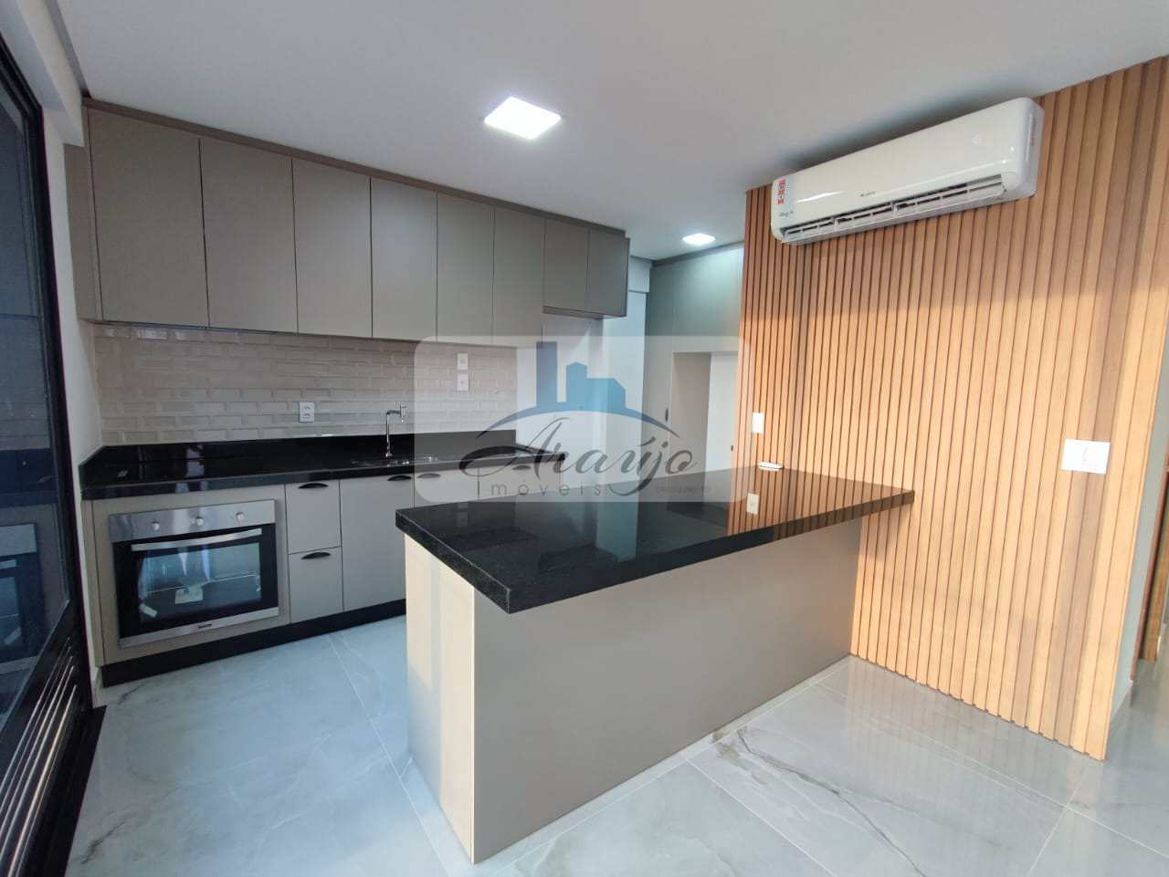 Apartamento à venda com 3 quartos, 113m² - Foto 1