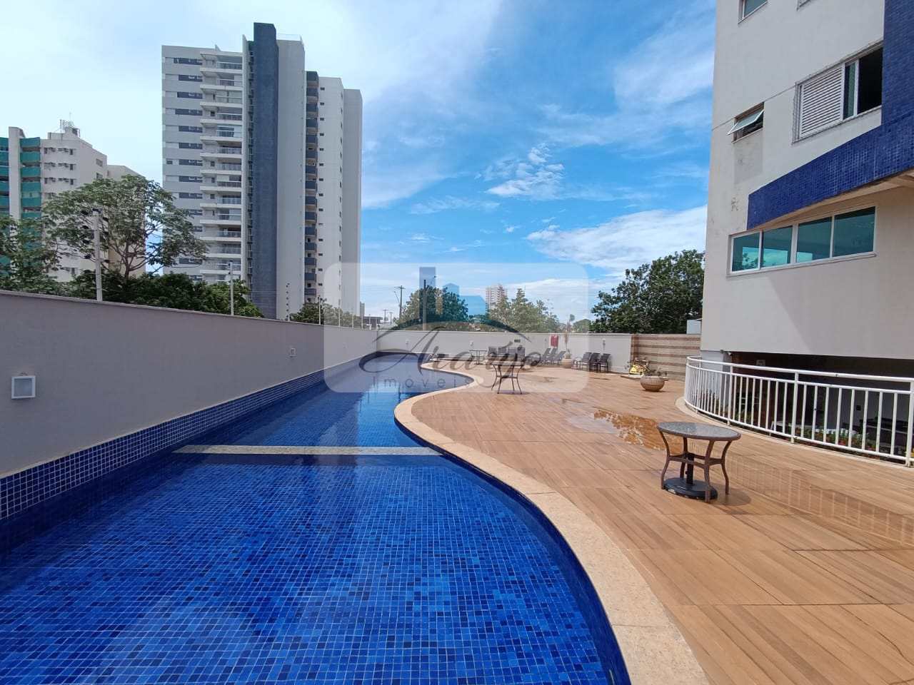 Apartamento à venda com 3 quartos, 110m² - Foto 1