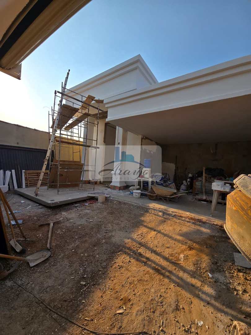 Casa à venda com 3 quartos, 300m² - Foto 2