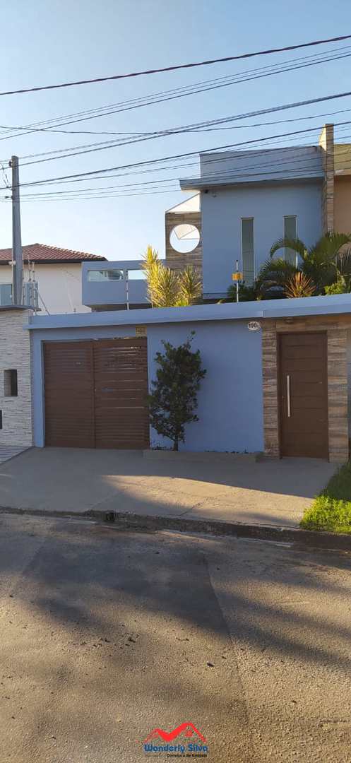 Casa à venda com 2 quartos, 70m² - Foto 1