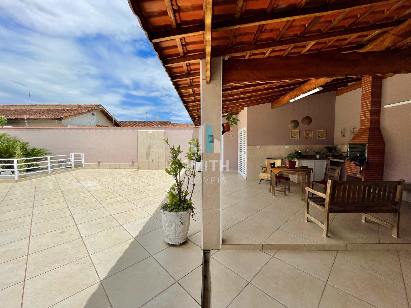 Casa à venda com 3 quartos, 120m² - Foto 1