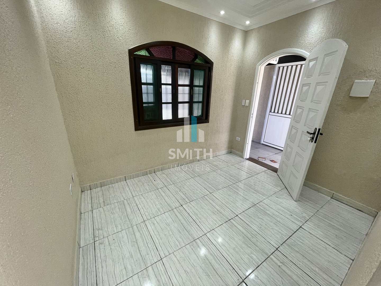 Casa à venda com 2 quartos, 88m² - Foto 1