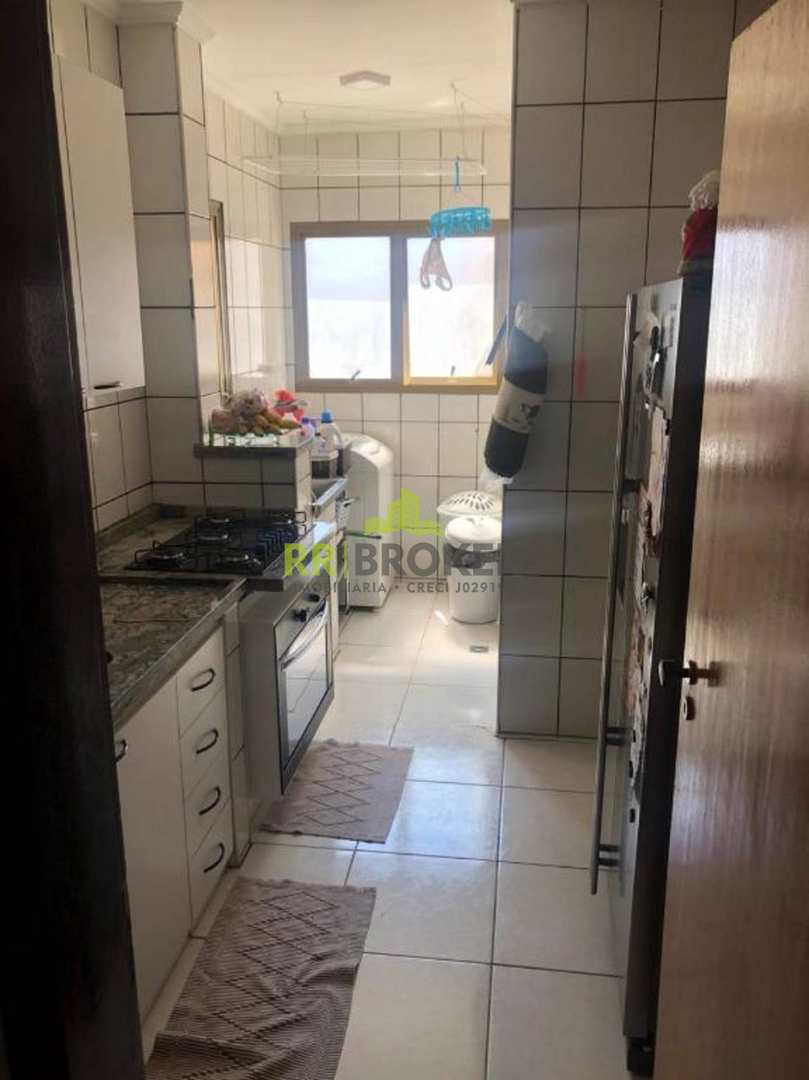 Apartamento à venda com 3 quartos, 75m² - Foto 4