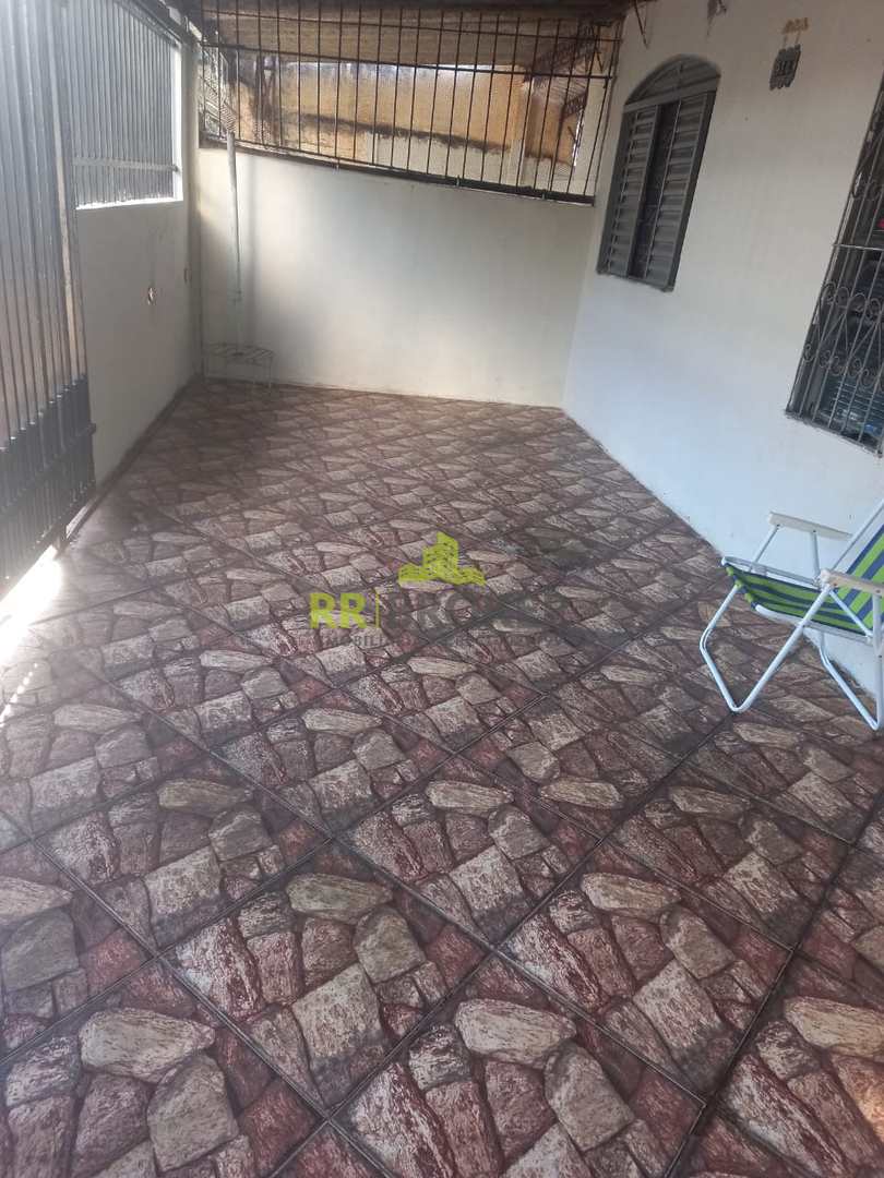 Casa à venda com 2 quartos, 180m² - Foto 1