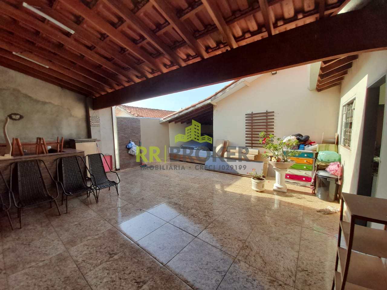 Casa à venda com 2 quartos, 200m² - Foto 2