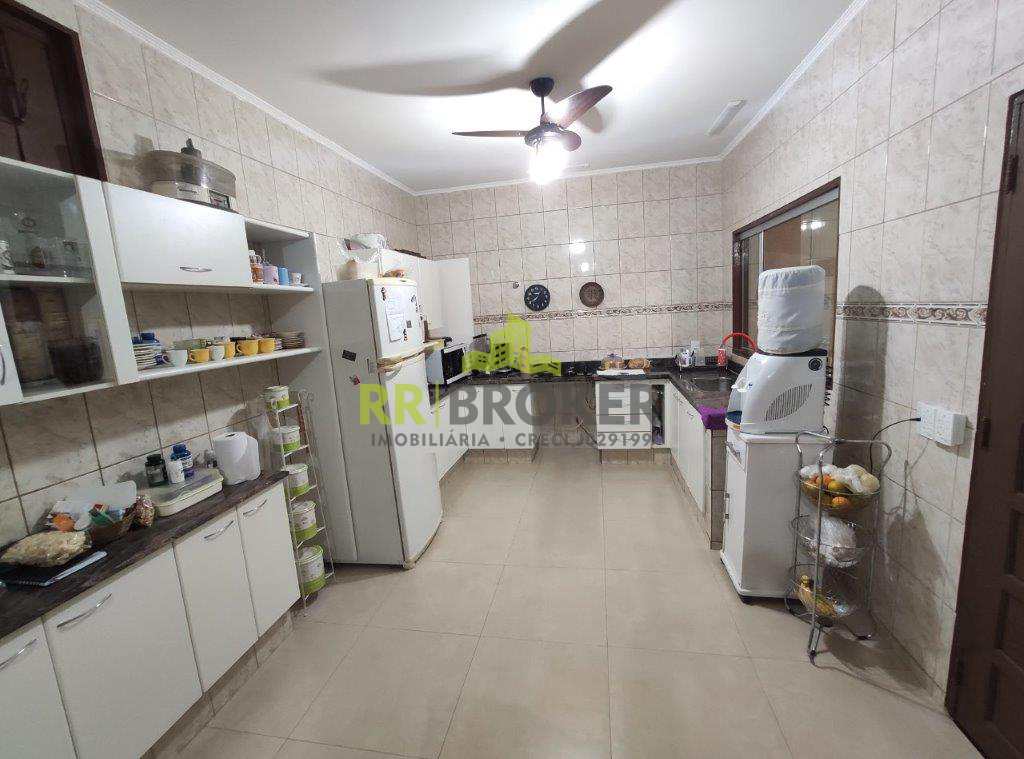 Casa à venda com 3 quartos, 224m² - Foto 16