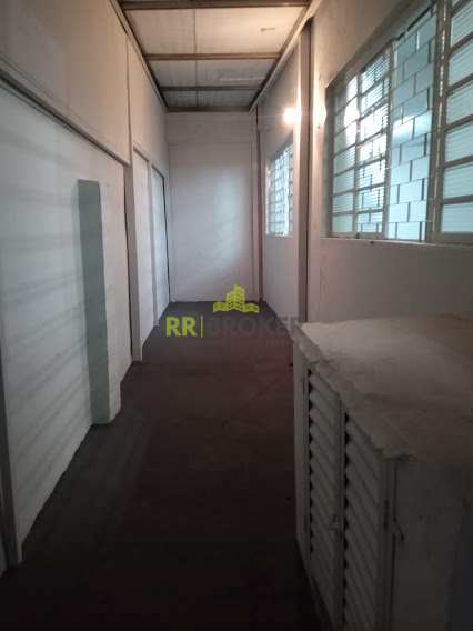 Sobrado à venda e aluguel com 5 quartos, 300m² - Foto 13