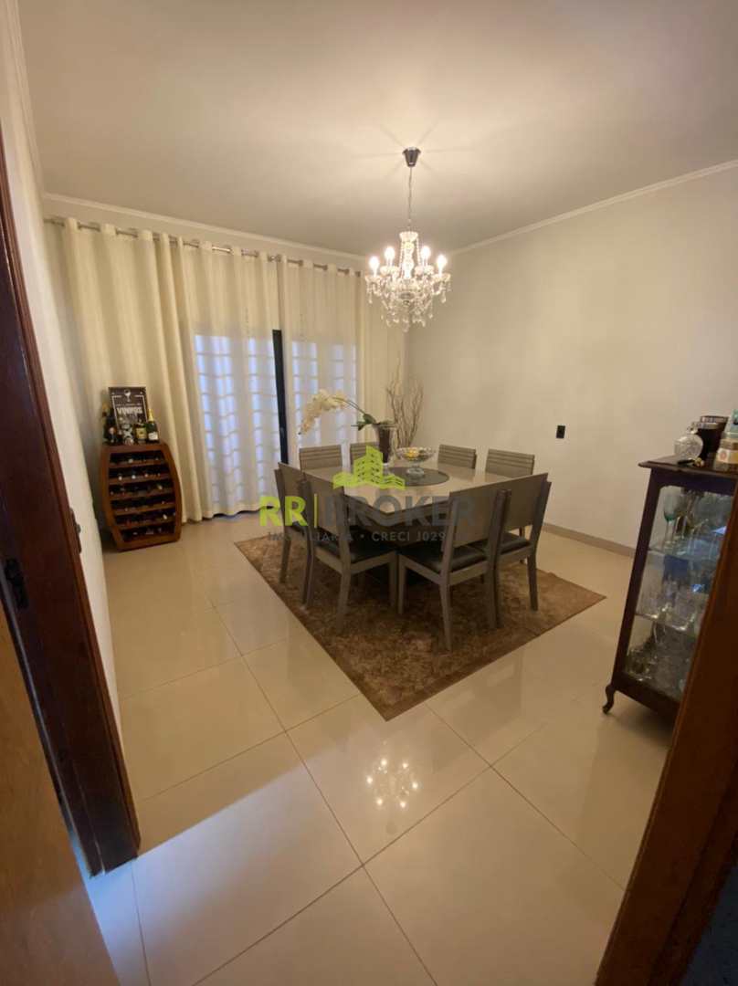 Casa à venda com 3 quartos, 160m² - Foto 1