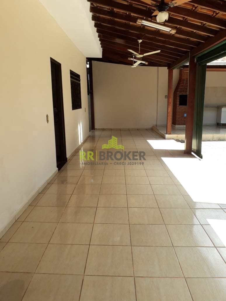 Casa à venda com 3 quartos, 360m² - Foto 2