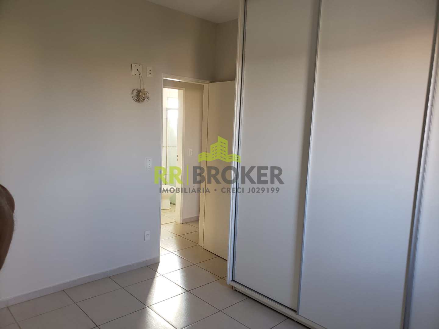 Apartamento à venda com 2 quartos, 70m² - Foto 4