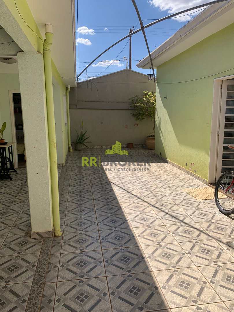 Casa à venda com 3 quartos, 242m² - Foto 11