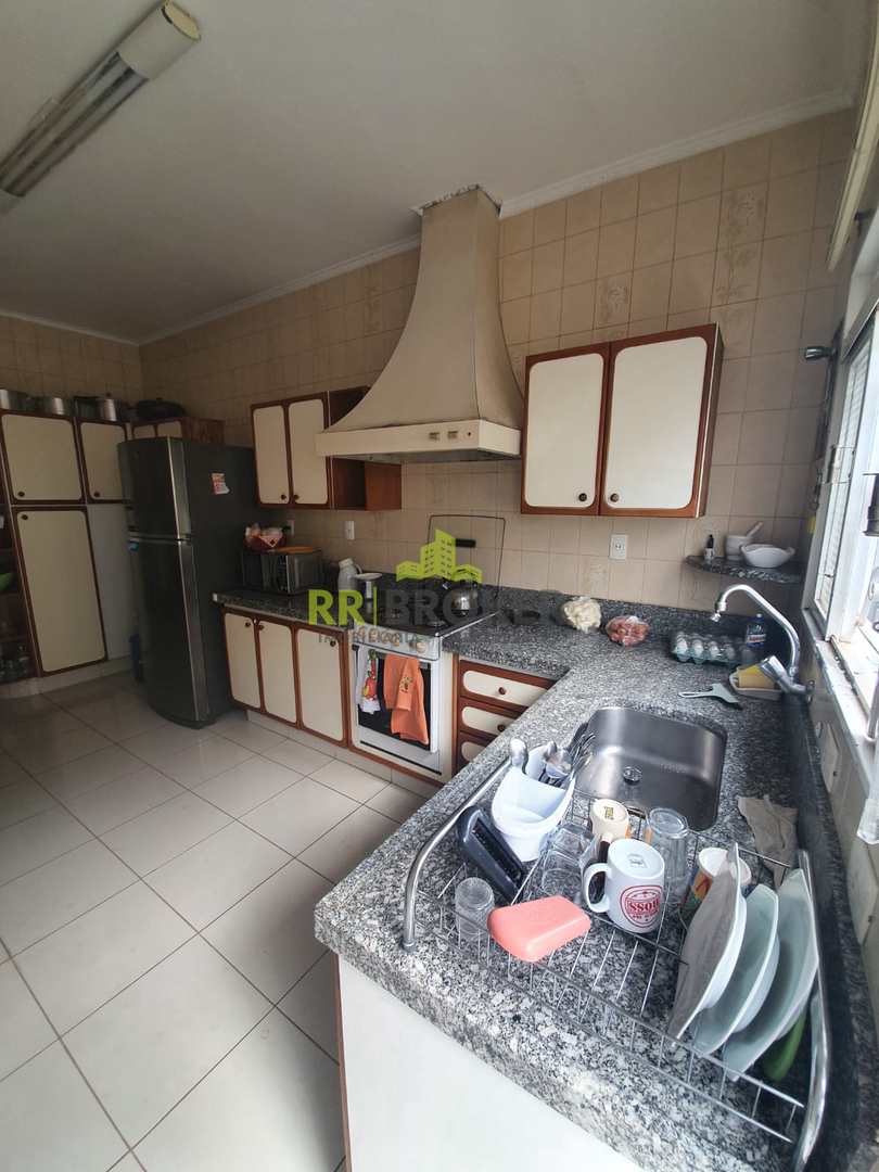 Casa à venda com 3 quartos, 300m² - Foto 6